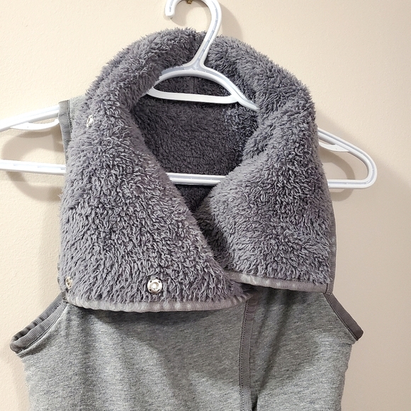 Ivivva (by Lululemon) - Girls Reversible Sherpa Vest - Size 10 - Picture 2 of 6
